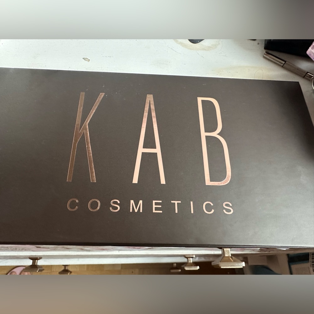 KAB Cosmetics Contour Palette Volume 1
